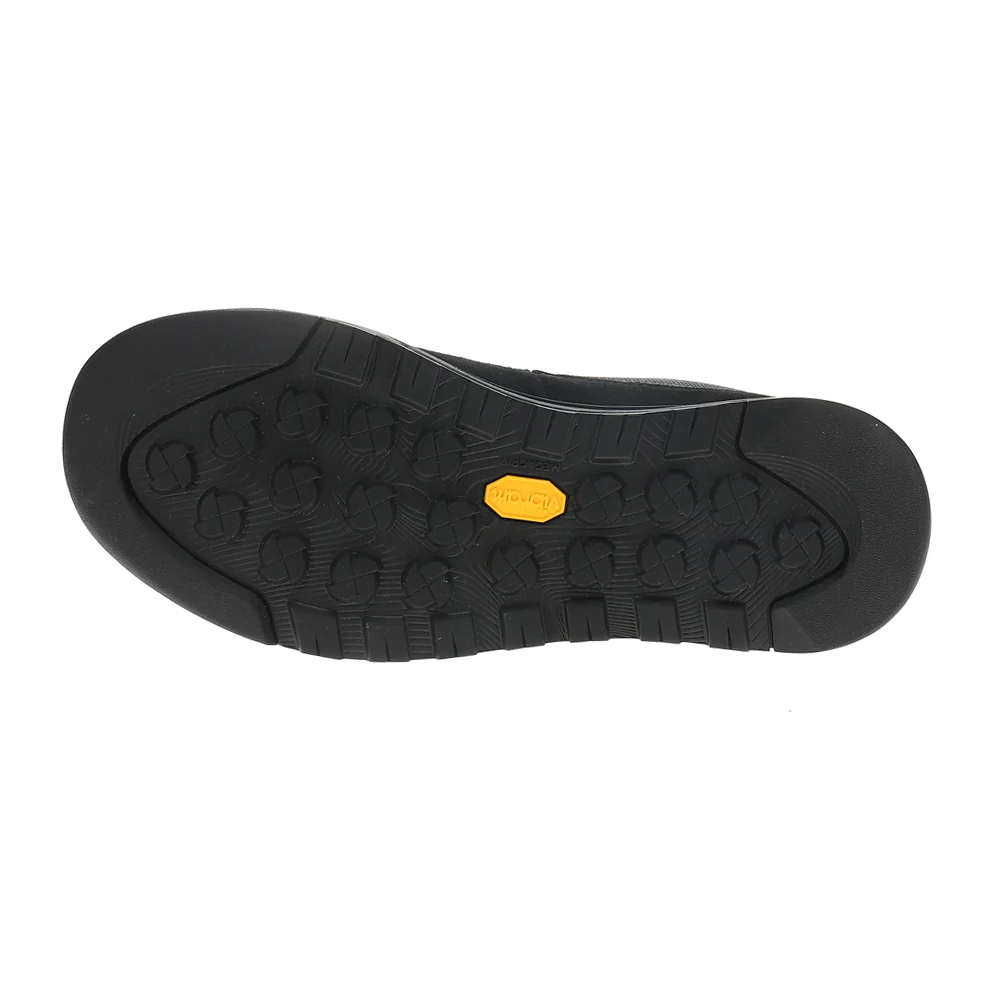 Clyffe Mid Insulated Waterproof Shoes - Image 5
